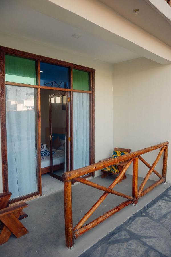 Ocean Breeze Hotel Nungwi Exterior photo