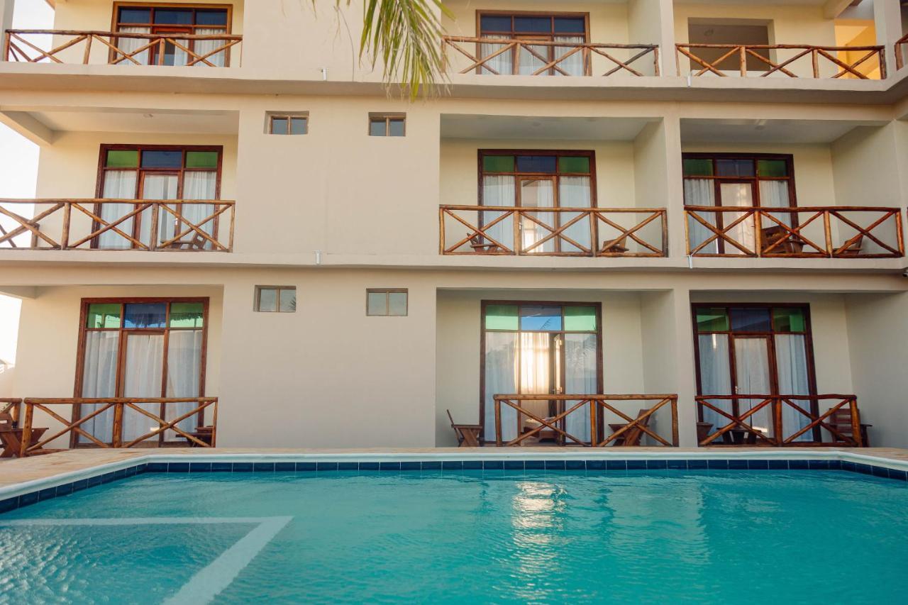Ocean Breeze Hotel Nungwi Exterior photo